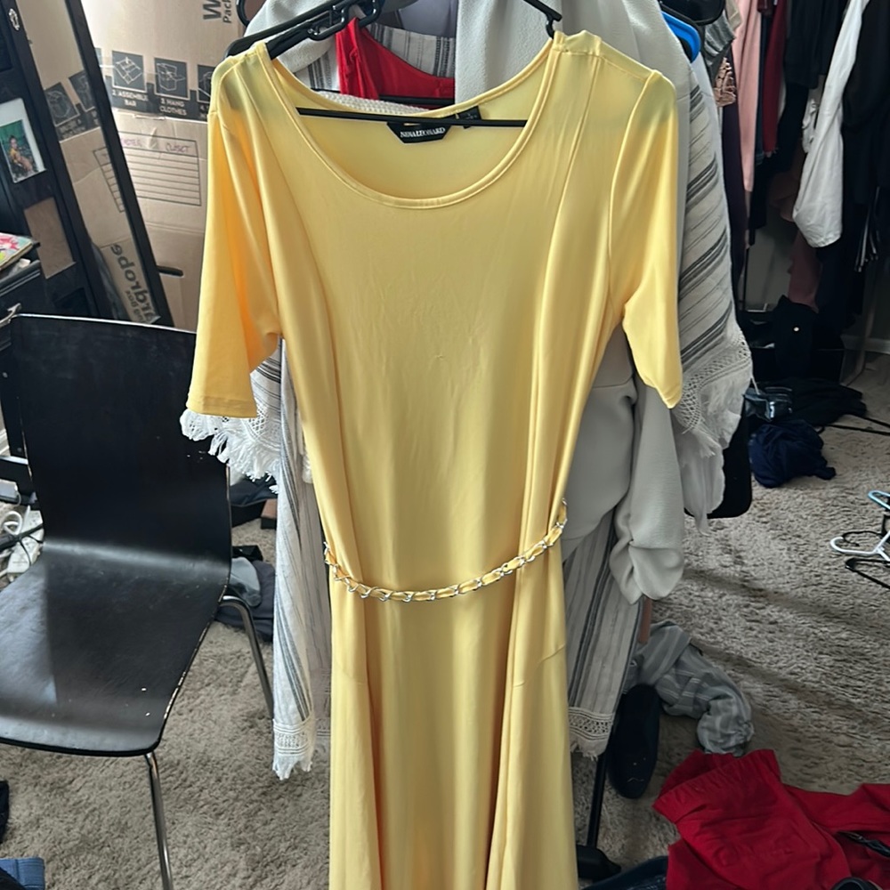 Nina Leonard. Cute Yellow Dress.